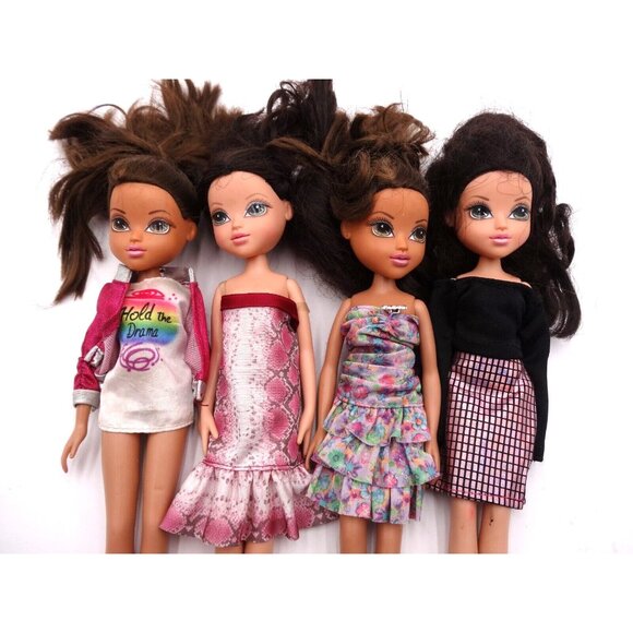 MGA Moxie Girlz Dolls Lot 4 Dressed no Shoes - Picture 2 of 4